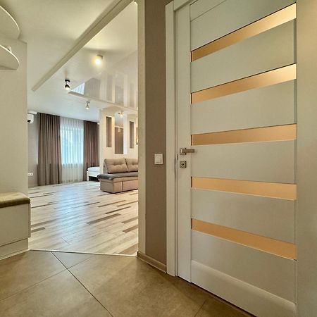 Apartpoltava Розкішна Студія З Кутовою Ванною, 1-Й Будинок Біля Корпусного Парку, Панорамний Балкон Esterno foto