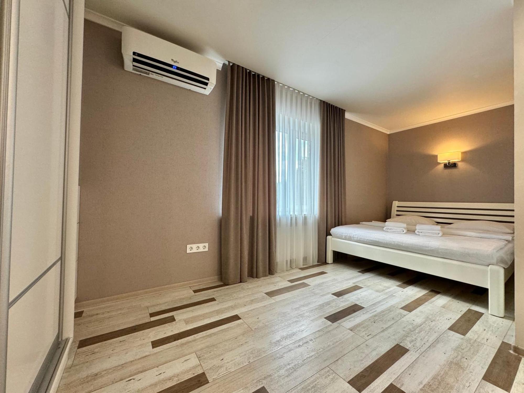 Apartpoltava Розкішна Студія З Кутовою Ванною, 1-Й Будинок Біля Корпусного Парку, Панорамний Балкон Esterno foto