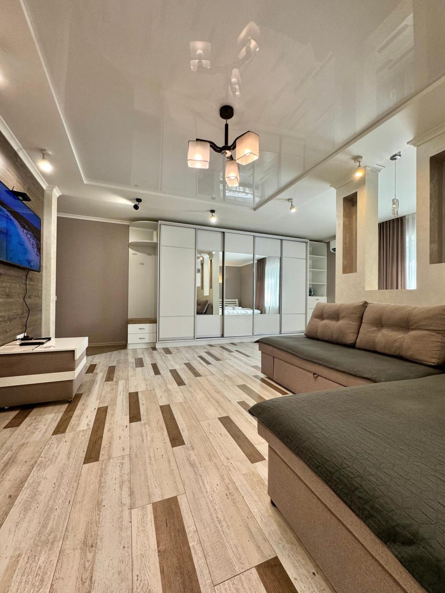Apartpoltava Розкішна Студія З Кутовою Ванною, 1-Й Будинок Біля Корпусного Парку, Панорамний Балкон Esterno foto