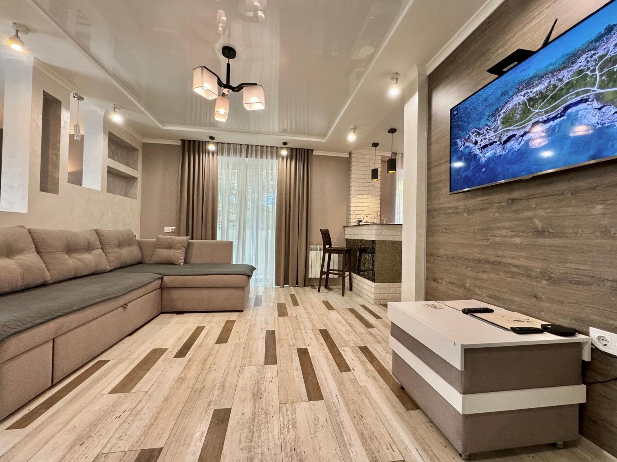 Apartpoltava Розкішна Студія З Кутовою Ванною, 1-Й Будинок Біля Корпусного Парку, Панорамний Балкон Esterno foto